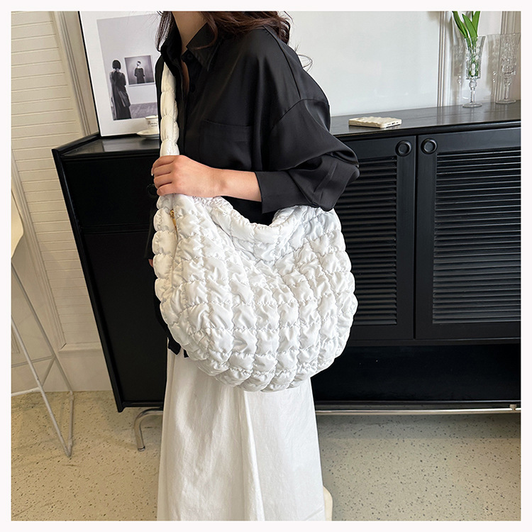 Quiltad Crossbody-Lättviktsväska i Nylon