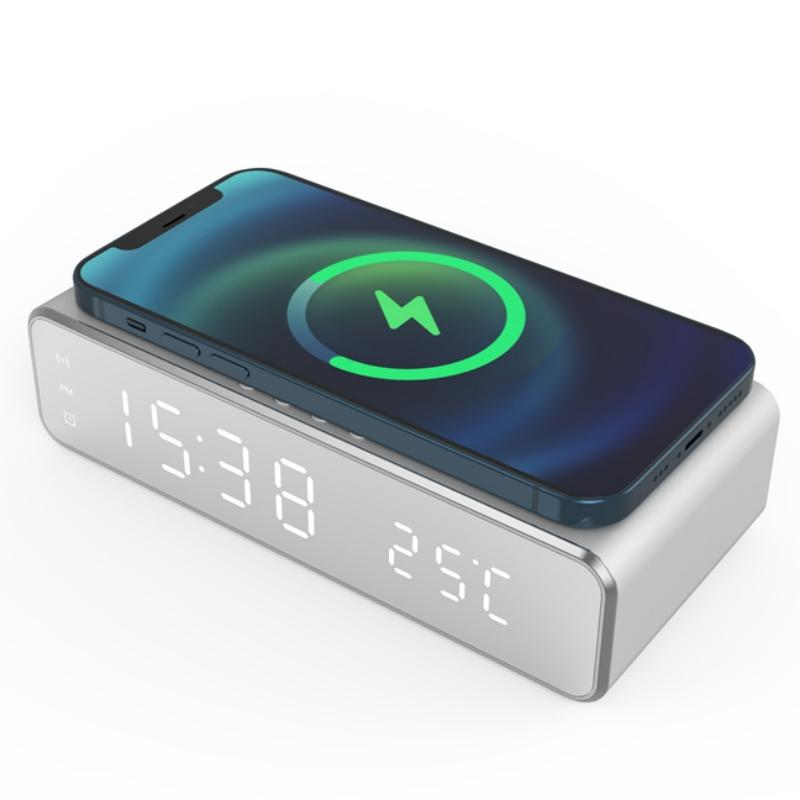 Digital vekkerklokke med trådløs lader / termometer, sølvfarget